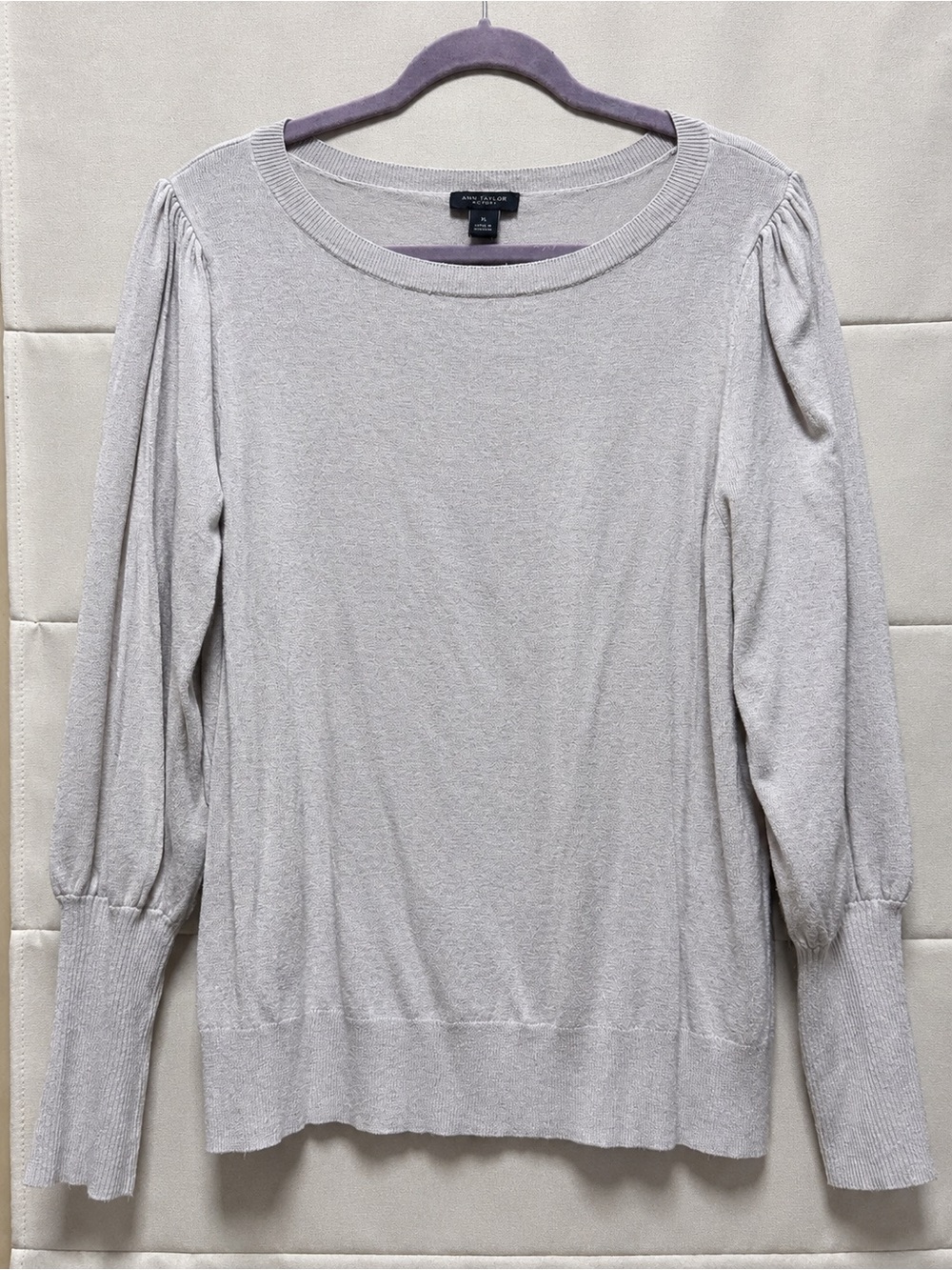 Ann Taylor Factory Gray/Off-WhitePuff Sleeve Sweater XL Ribbed Knit Scoop